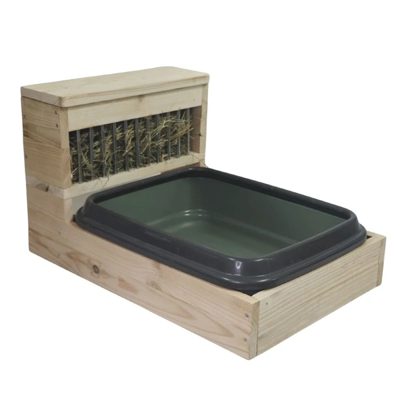 Dřevěný seník s velkým záchodem