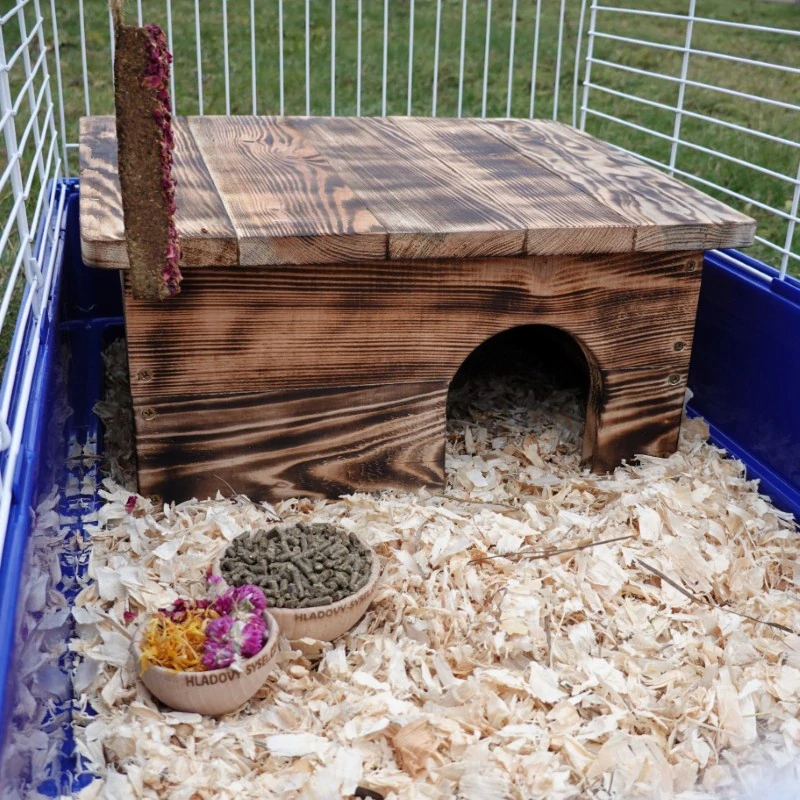 Dřevěný domeček, odnímatelná střecha, opálený povrch