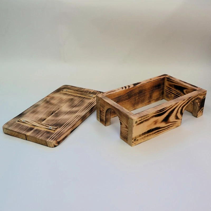 Malý dřevěný domeček, odnímatelná střecha, opálený