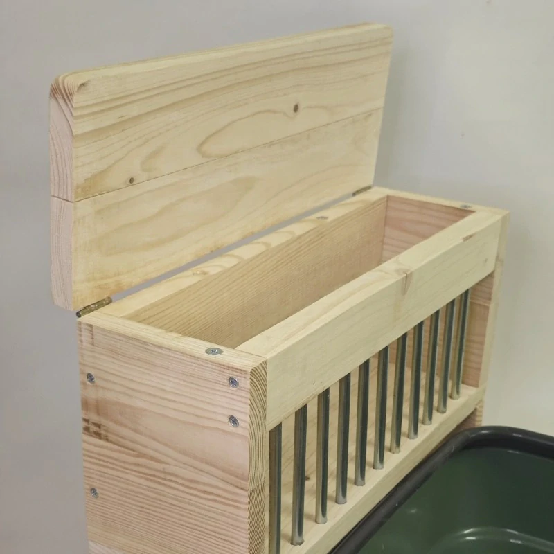 Dřevěný seník s velkým záchodem