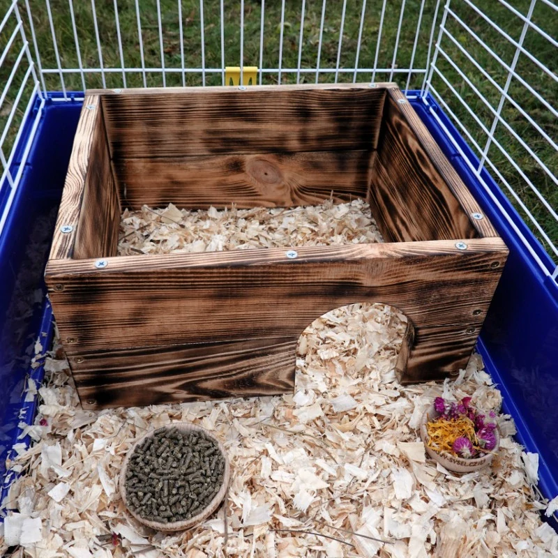 Dřevěný domeček, odnímatelná střecha, opálený povrch