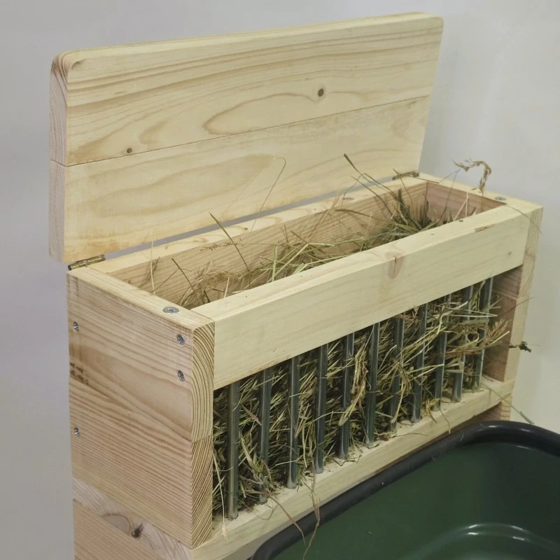 Dřevěný seník s velkým záchodem